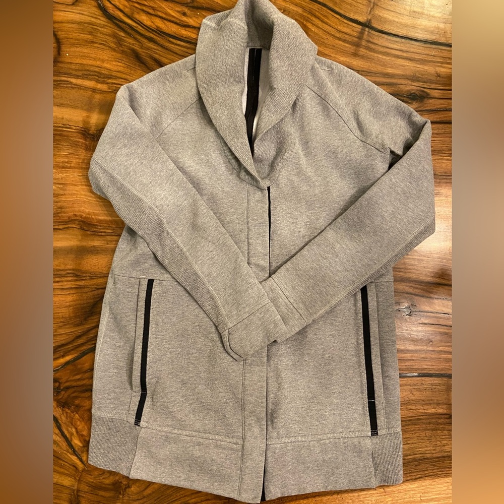 Lululemon Ying to my Yang Gray Jacket size 6